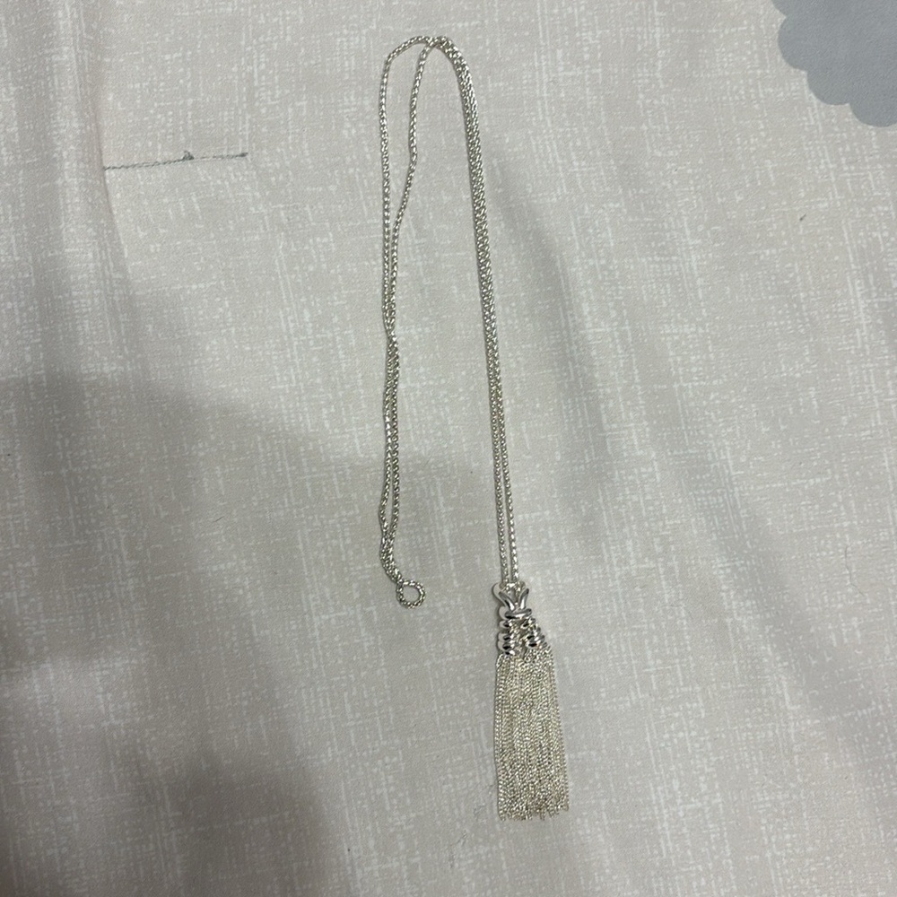 Kendra Scott presleigh Elegant Silver Tassel Necklace - Picture 3 of 6